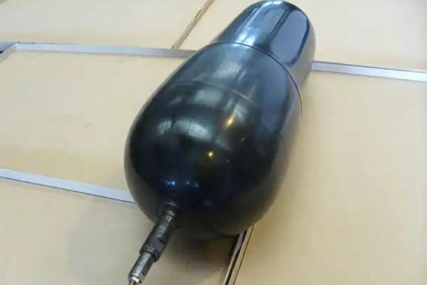蓄能器里面的液壓油有哪些污染與危害？
